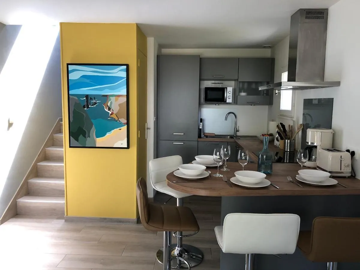 Appartement Renove En Duplex A Proximite Du Centre Le Palais